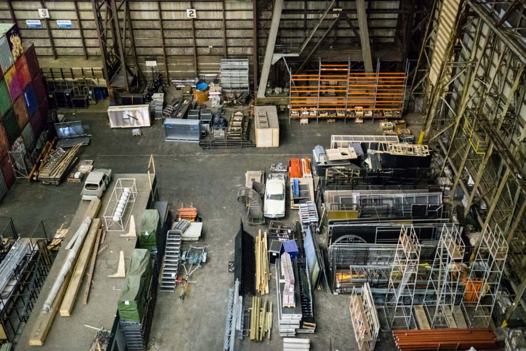 Overhead view of a factory that is not equipped with the Industrial Internet of Things (IIoT).